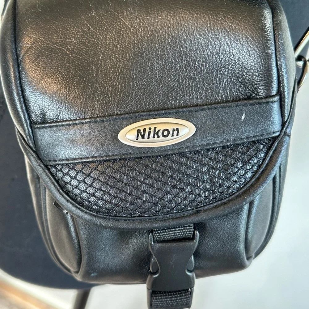 Vintage Nikon 5523 Black Leather Camera Crossbody Mesh & Zipper Pockets Bag